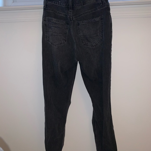 American Eagle Classic Destroyed Mom Jeans - Picture 8 of 9